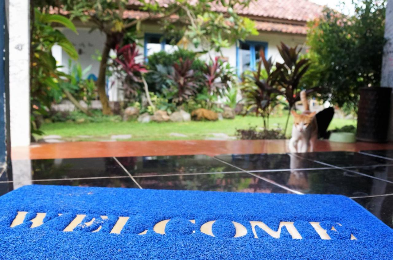 Same Same Bungalows Kuta  Exterior photo