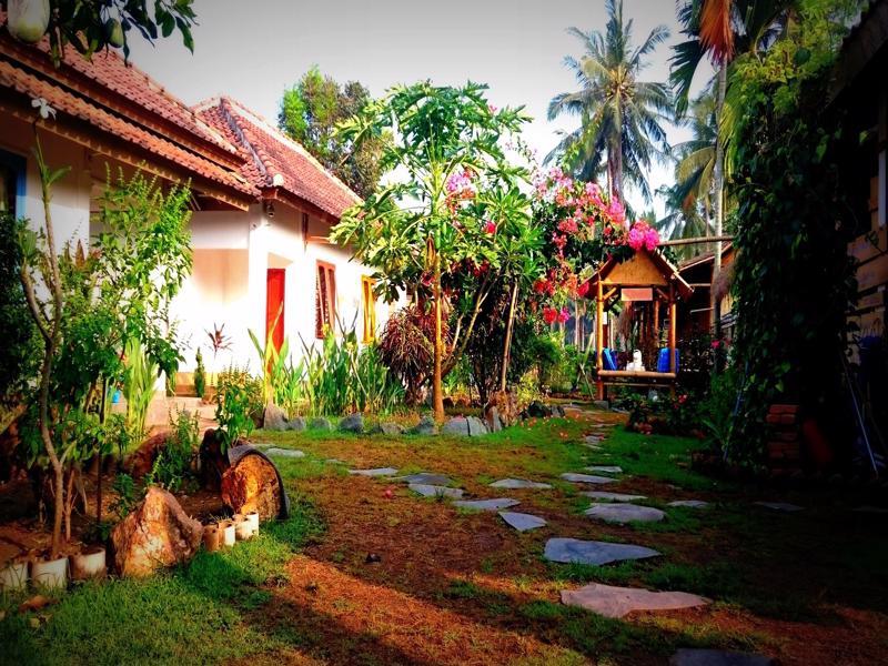 Same Same Bungalows Kuta  Exterior photo