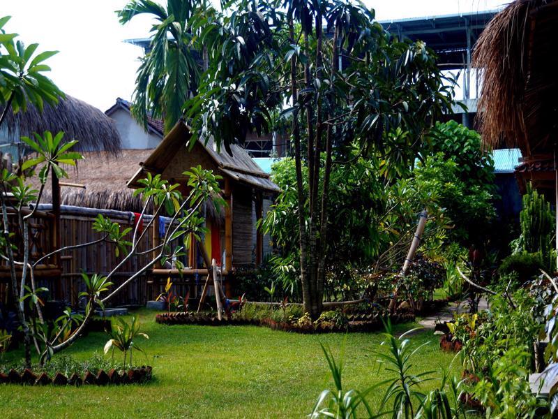 Same Same Bungalows Kuta  Exterior photo